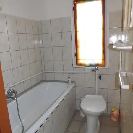 Szarvasi Ueduelohaz Vendégház *